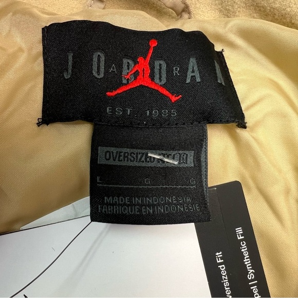 Nike Jordan Women's Oversized Puffer Jacket Size L - Picture 3 of 10